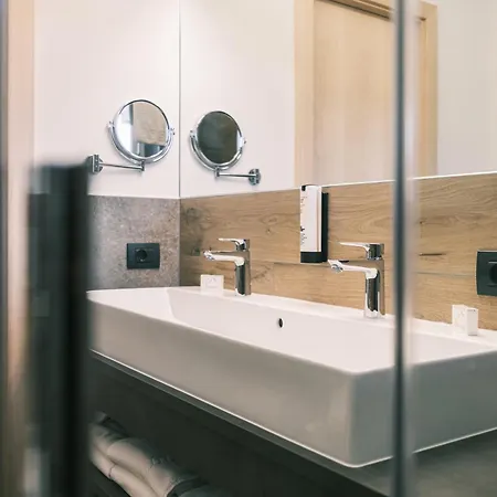 Kristiania Small Dolomites Otel 3*