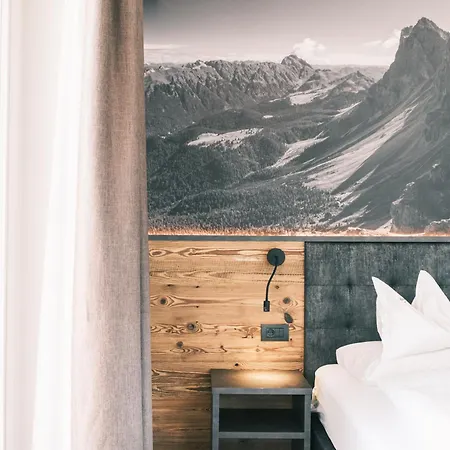 Otel Kristiania Small Dolomites